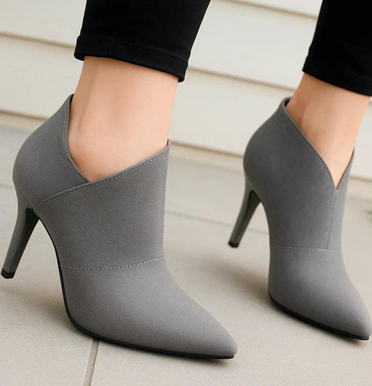 Bota Feminina Cano Curto com Salto Fino Elegante